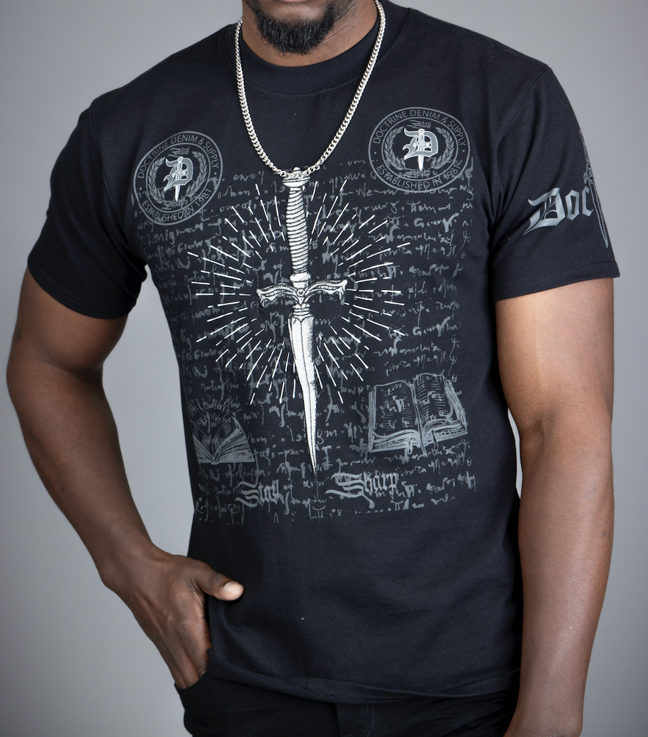 DOCTRINE CORE DAGGER LOGO T-SHIRT - BLACK DB0131