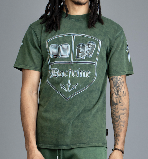 DOCTRINE COAT OF ARMS T-SHIRT - GARDEN GREEN - DB0130
