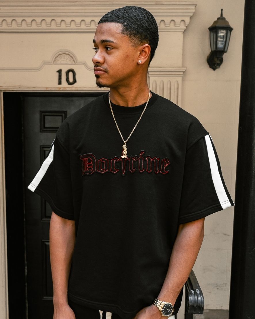 DOCTRINE DOUBLE STRIPE APPLIQUE T-SHIRT - BLACK - DBT413