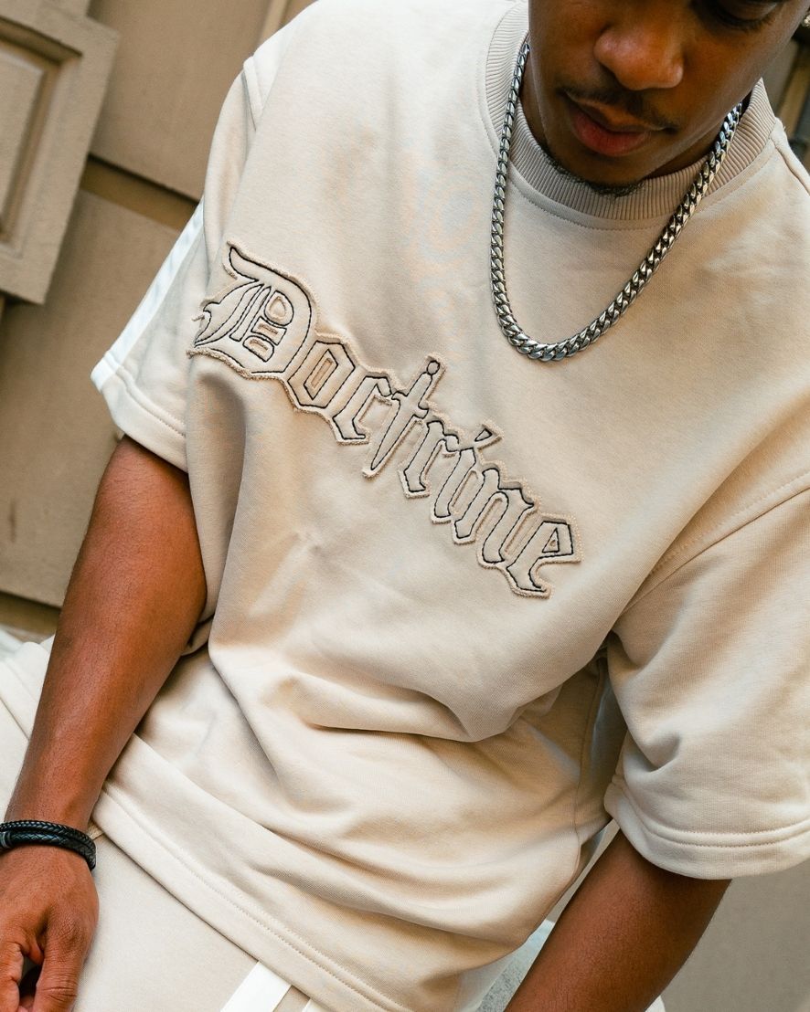 DOCTRINE DOUBLE STRIPE APPLIQUE T-SHIRT - KHAKI - DBT413