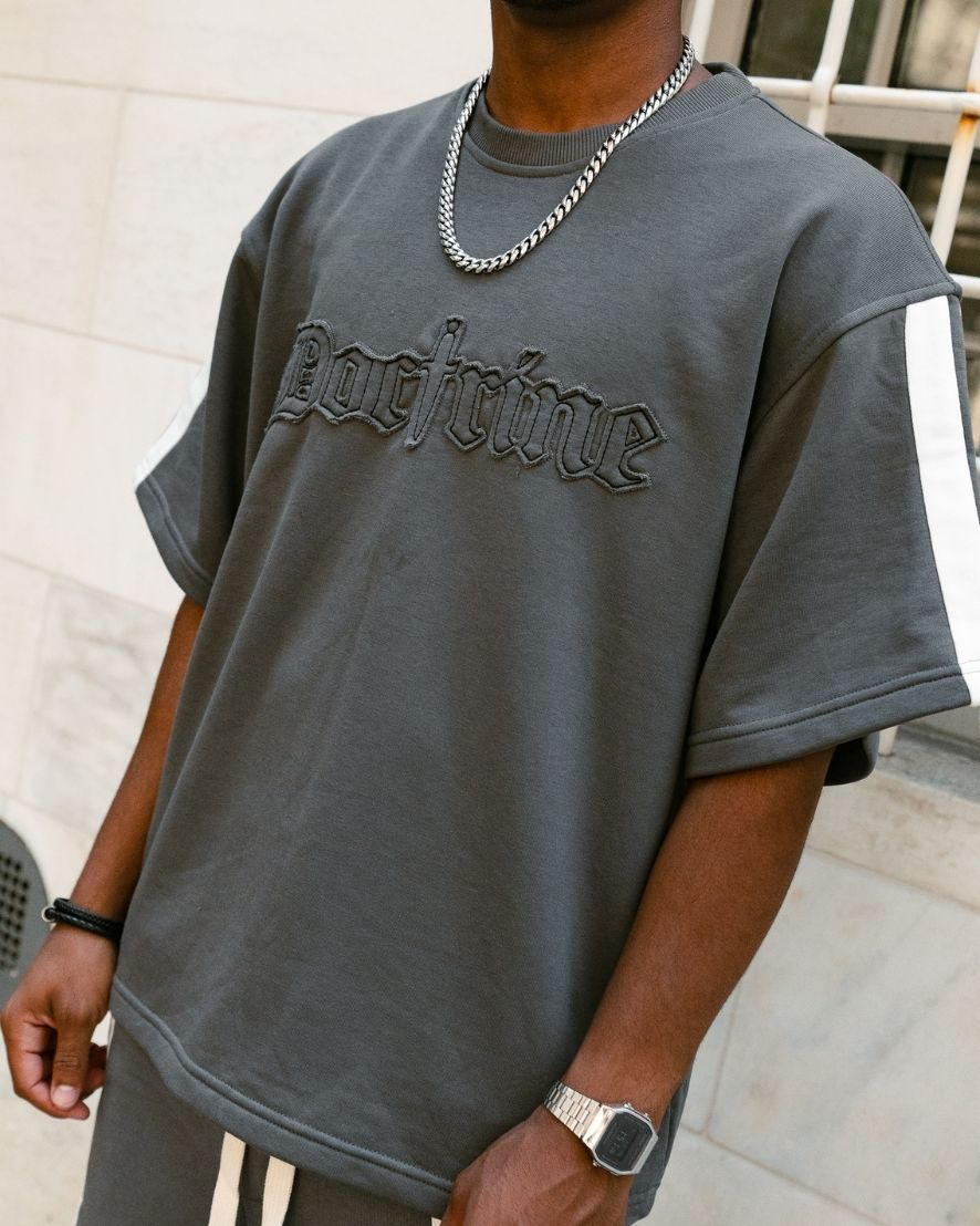 DOCTRINE DOUBLE STRIPE APPLIQUE T-SHIRT - GRAY - DBT413
